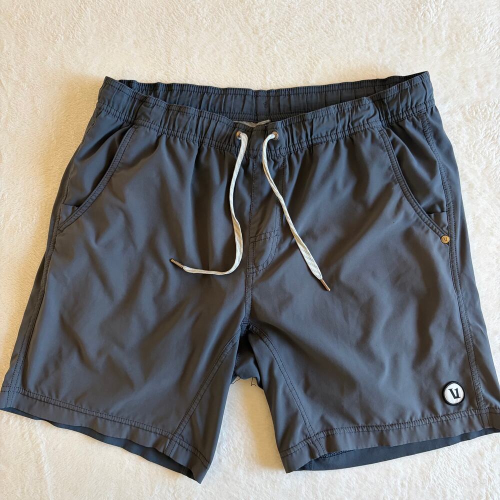 Vuori Kore Shorts Mens Medium Gray 7.5" Lined Performance Athletic Drawstring